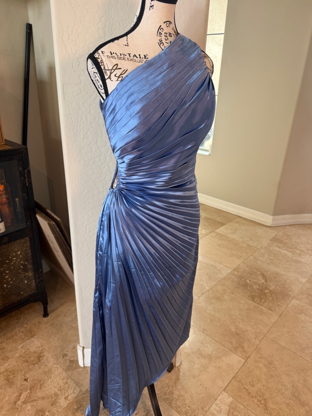 Faeriesty One-Shoulder Blue Satin Pleated Evening Dress with side cut out SZ 4 - Picture 2 of 9